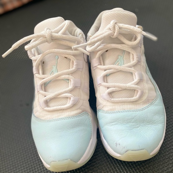 Jordan 11 CMFT Low “Igloo” SZ 7 W - Picture 2 of 5